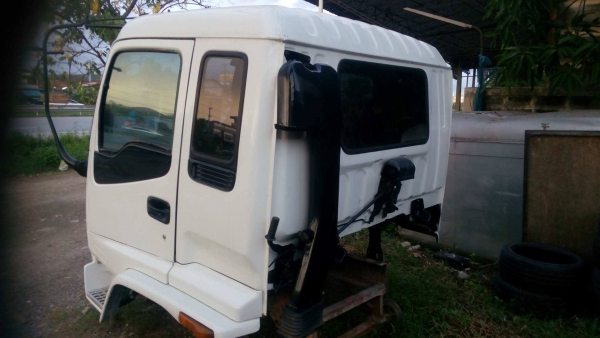 หัวรถบรรทุก อีซุซุ เดกก้า