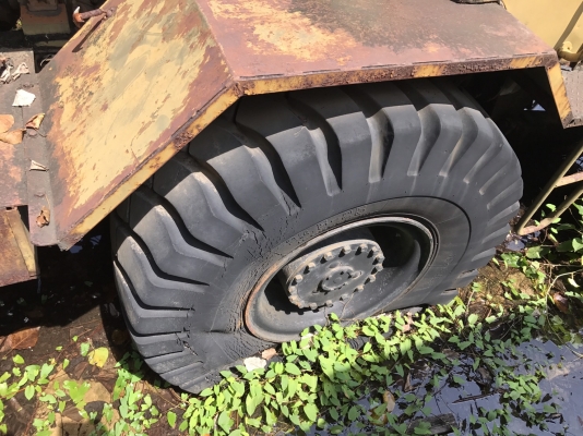 ขายรถแทรกเตอร์ล้อยาง สะภาพสวย มี 4 คัน ตามสะภาพราคา.135000 สนใจมาดูรถที่081-3531946 ต่อ.บางนา &amp; ไอน์ดีลาย รถอยู่ กทม บางนา