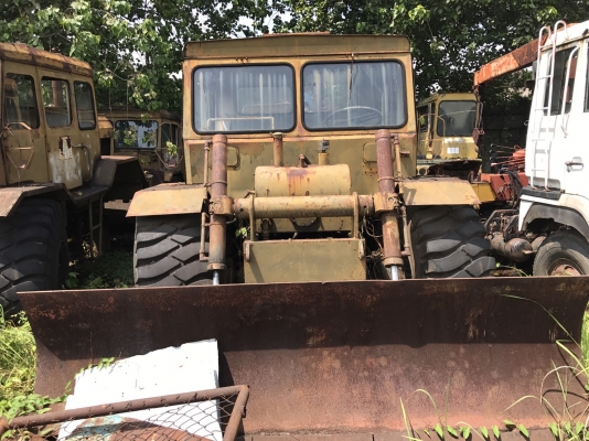 ขายรถแทรกเตอร์ล้อยาง สะภาพสวย มี 4 คัน ตามสะภาพราคา.135000 สนใจมาดูรถที่081-3531946 ต่อ.บางนา &amp; ไอน์ดีลาย รถอยู่ กทม บางนา