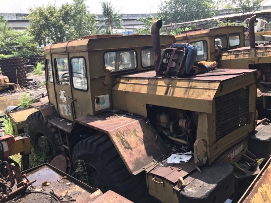 ขายรถแทรกเตอร์ล้อยาง สะภาพสวย มี 4 คัน ตามสะภาพราคา.135000 สนใจมาดูรถที่081-3531946 ต่อ.บางนา &amp; ไอน์ดีลาย รถอยู่ กทม บางนา