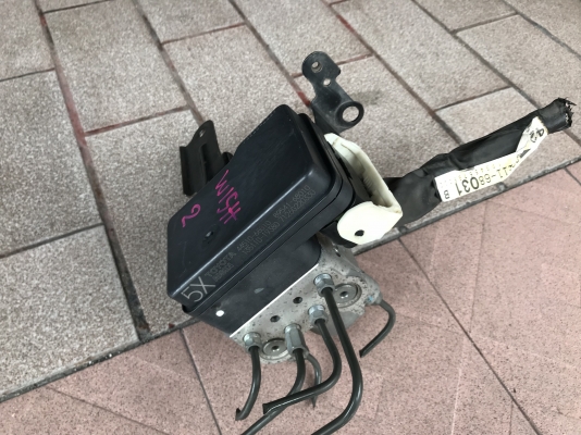 ปั้ม ABS TOYOTA WISH ตัวไมลเนอรเช้นเก่าญี่ปุ่นสภาพดี