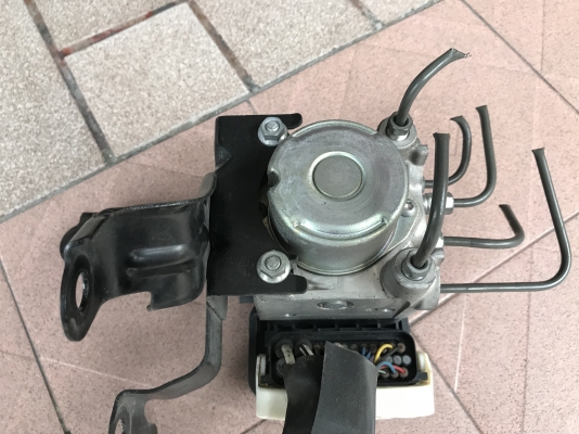 ปั้ม ABS TOYOTA WISH ตัวไมลเนอรเช้นเก่าญี่ปุ่นสภาพดี