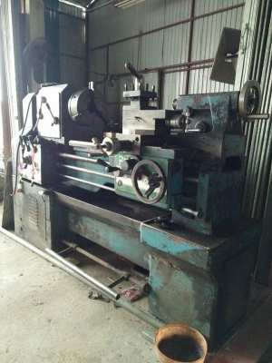 เครื่องกลึง 5 ฟุต 3 เพลาเบรค สภาพใช้งาน 68000 บาท ช่างเอก