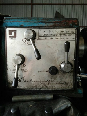 เครื่องกลึง 5 ฟุต 3 เพลาเบรค สภาพใช้งาน 68000 บาท ช่างเอก