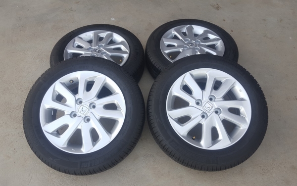 ขายล้อHONDAขอบ15 4รู100 ยางปี16 4 ล้อ