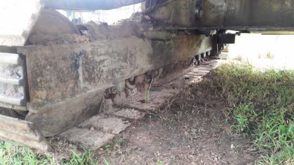 ขายด่วน CAT 215 LC สภาพสวยพร้อมใช้งาน เครื่องปั้มดี โซ่ช่วงล่างสวย เอกสารสัญญาซื้อขาย สนใจโทรสอบถาม 093-0764943  088-3223272 K ตั้ม