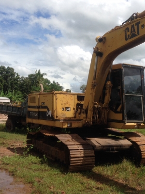 ขายด่วน CAT 215 LC สภาพสวยพร้อมใช้งาน เครื่องปั้มดี โซ่ช่วงล่างสวย เอกสารสัญญาซื้อขาย สนใจโทรสอบถาม 093-0764943  088-3223272 K ตั้ม