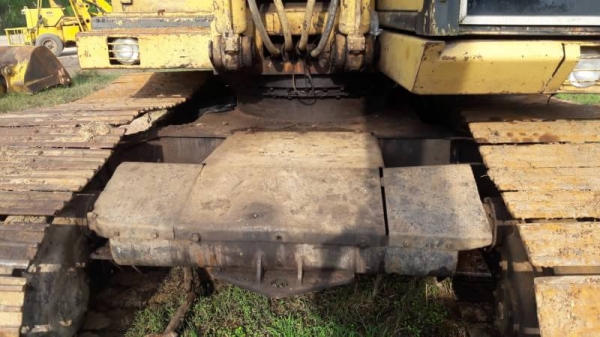 ขายด่วน CAT 215 LC สภาพสวยพร้อมใช้งาน เครื่องปั้มดี โซ่ช่วงล่างสวย เอกสารสัญญาซื้อขาย สนใจโทรสอบถาม 093-0764943  088-3223272 K ตั้ม