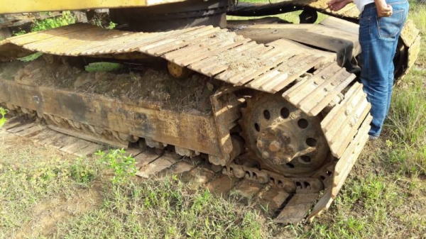 ขายด่วน CAT 215 LC สภาพสวยพร้อมใช้งาน เครื่องปั้มดี โซ่ช่วงล่างสวย เอกสารสัญญาซื้อขาย สนใจโทรสอบถาม 093-0764943  088-3223272 K ตั้ม