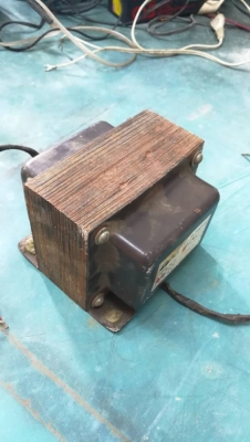 400บ.โทร 083-2000058 LINE ID: line832923 หม้อแปลงแรงดันไฟฟ้าจาก220V.เป็น18V.ขนาดกำลังประมาณ5A.ใช้ทำตัวชาร์ทแบตเตอรี่รถ12V.ได้ 400บ.โทร 083-2000058 LINE ID: line832923 หม้อแปลงแรงดันไฟฟ้าจาก220V.เป็น18V.ขนาดกำลังประมาณ5A.ใช้ทำตัวชาร์ทแบตเตอรี่รถ12V.ได้