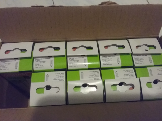 หลอดตะเกียบประหยัดไฟ OSRAM 20W. ขั้ว E27 ถูก