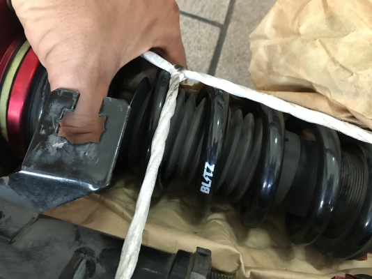 โช้คเเต่ง BLITZ ตรงรุ่น A32 ปรับเกลียวสไลดกระบอกเก่าญี่ปุ่นเเท้สภาพสวย โช้คเเต่ง BLITZ ตรงรุ่น A32 ปรับเกลียวสไลดกระบอกเก่าญี่ปุ่นเเท้สภาพสวย