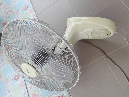 พัดลมติดผนัง ฮาตาริ