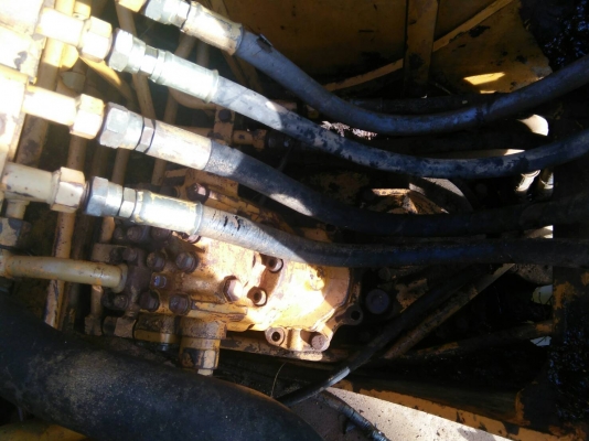 ขายรถแบคโฮ ยี่ห้อโคมัสสุรุ่น10HT ขายรถแบคโฮ ยี่ห้อโคมัสสุรุ่น10HT