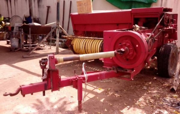 รถอัดฟาง นิวฮอลแลนด์ 376 สภาพพร้อมใช้ ราคาคุยกันได้ สนใจโทร.080-9156440