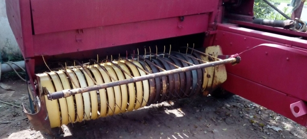 รถอัดฟาง นิวฮอลแลนด์ 376 สภาพพร้อมใช้ ราคาคุยกันได้ สนใจโทร.080-9156440