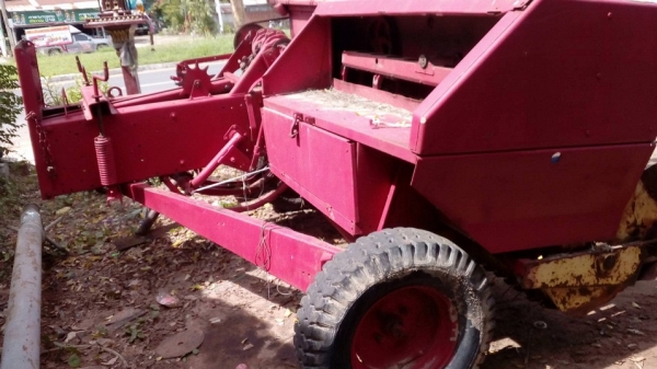 รถอัดฟาง นิวฮอลแลนด์ 376 สภาพพร้อมใช้ ราคาคุยกันได้ สนใจโทร.080-9156440