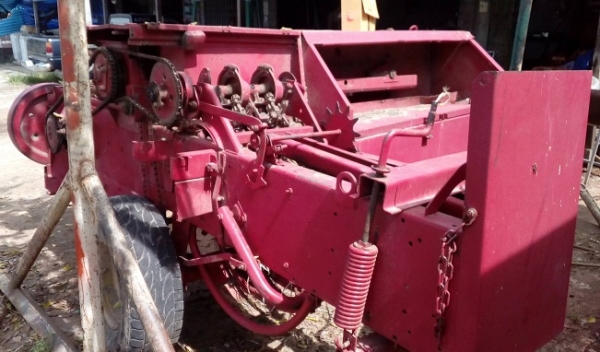 รถอัดฟาง นิวฮอลแลนด์ 376 สภาพพร้อมใช้ ราคาคุยกันได้ สนใจโทร.080-9156440