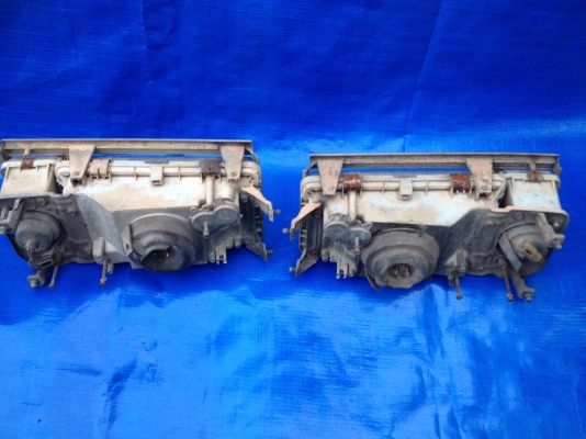 ขายไฟหน้า toyota crown (s110) 1982 ขายไฟหน้า toyota crown (s110) 1982