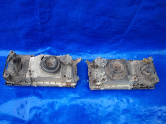 ขายไฟหน้า toyota crown (s110) 1982 ขายไฟหน้า toyota crown (s110) 1982