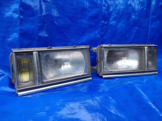 ขายไฟหน้า toyota crown (s110) 1982 ขายไฟหน้า toyota crown (s110) 1982