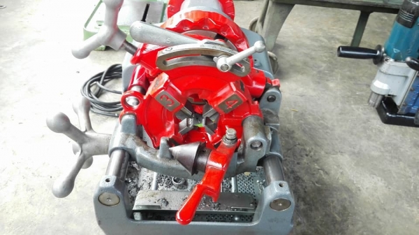 ** SOLD ** แท่นต้าปเกลียวท่อญี่ปุ่น REX NT50A 1/2"- 2" ไฟ 220V เบิกใหม่ใช้งานเดียวสภาพ 98\%ใหม่กริ้บ!!