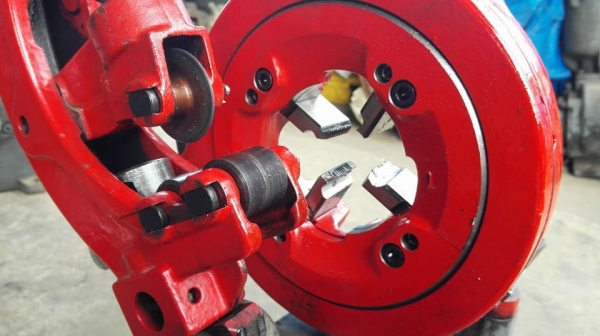 ** SOLD ** แท่นต้าปเกลียวท่อญี่ปุ่น REX NT50A 1/2"- 2" ไฟ 220V เบิกใหม่ใช้งานเดียวสภาพ 98\%ใหม่กริ้บ!!