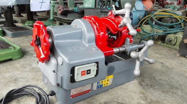 ** SOLD ** แท่นต้าปเกลียวท่อญี่ปุ่น REX NT50A 1/2"- 2" ไฟ 220V เบิกใหม่ใช้งานเดียวสภาพ 98\%ใหม่กริ้บ!!