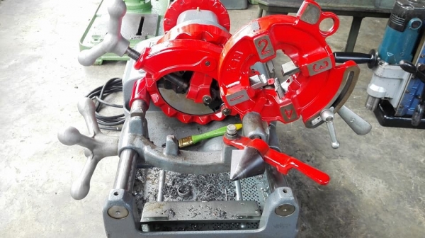 ** SOLD ** แท่นต้าปเกลียวท่อญี่ปุ่น REX NT50A 1/2"- 2" ไฟ 220V เบิกใหม่ใช้งานเดียวสภาพ 98\%ใหม่กริ้บ!!