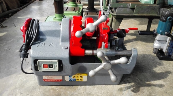 ** SOLD ** แท่นต้าปเกลียวท่อญี่ปุ่น REX NT50A 1/2"- 2" ไฟ 220V เบิกใหม่ใช้งานเดียวสภาพ 98\%ใหม่กริ้บ!!