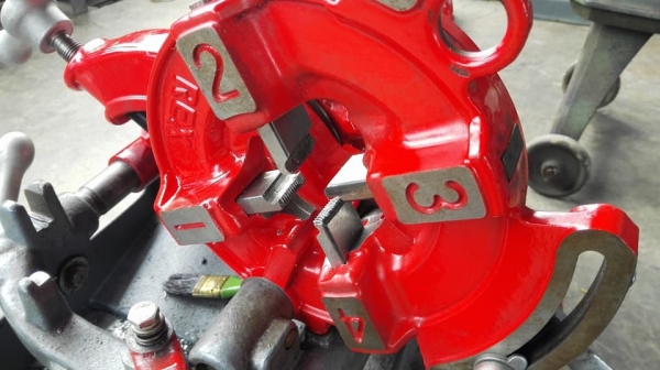 ** SOLD ** แท่นต้าปเกลียวท่อญี่ปุ่น REX NT50A 1/2"- 2" ไฟ 220V เบิกใหม่ใช้งานเดียวสภาพ 98\%ใหม่กริ้บ!!