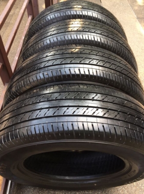 ยาง Dunlop 215 70 15 สิ้นปี16 ดอกเต็ม ไม่มีปะ เนื้อนิ่มๆ ใช้ยาว ราคาไม่แพง