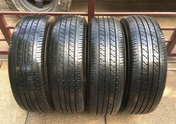 ยาง Dunlop 215 70 15 สิ้นปี16 ดอกเต็ม ไม่มีปะ เนื้อนิ่มๆ ใช้ยาว ราคาไม่แพง