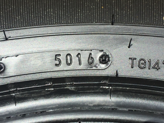 ยาง Dunlop 215 70 15 สิ้นปี16 ดอกเต็ม ไม่มีปะ เนื้อนิ่มๆ ใช้ยาว ราคาไม่แพง