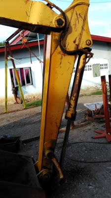 ขายครับ.....แบคโฮ pc 60 - 5 KOMATSU เครื่องแน่นปั้มแรงเร็ว ช่วงล่างดีโซ่หนาใหม่อยู่ลอเลอร์ดีล้อนำดีริมสป๊อกเก็ตเต็มเดินดี