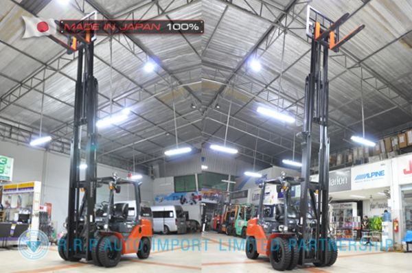 ขายรถโฟล์คลิฟท์มือสอง TOYOTA รุ่น 8FDJ35-30413 นำเข้าจากประเทศญี่ปุ่น 100\% ไม่เคยใช้งานในไทย