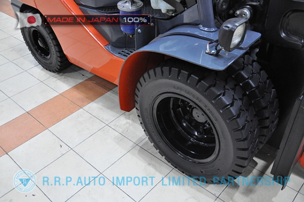 ขายรถโฟล์คลิฟท์มือสอง TOYOTA รุ่น 8FDJ35-30413 นำเข้าจากประเทศญี่ปุ่น 100\% ไม่เคยใช้งานในไทย