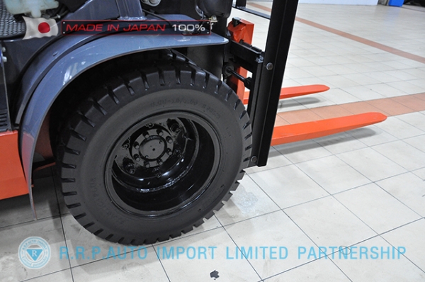 ขายรถโฟล์คลิฟท์มือสอง TOYOTA รุ่น 8FDJ35-30413 นำเข้าจากประเทศญี่ปุ่น 100\% ไม่เคยใช้งานในไทย