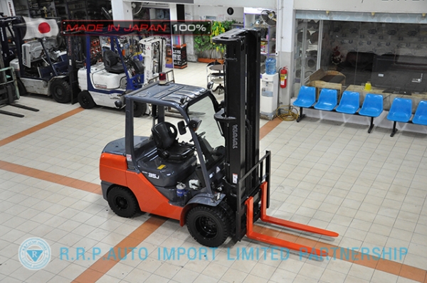 ขายรถโฟล์คลิฟท์มือสอง TOYOTA รุ่น 8FDJ35-30413 นำเข้าจากประเทศญี่ปุ่น 100\% ไม่เคยใช้งานในไทย