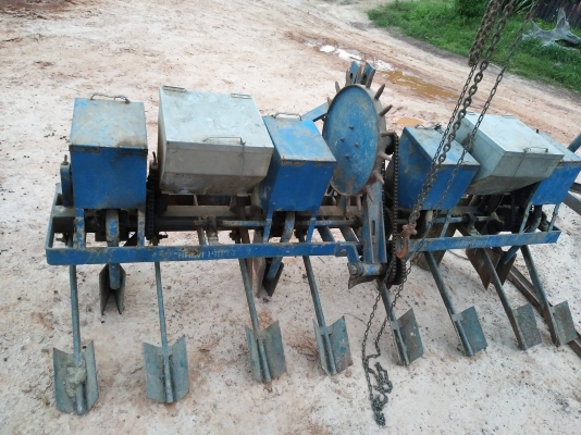 เครื่องหยอดข้าวโพด