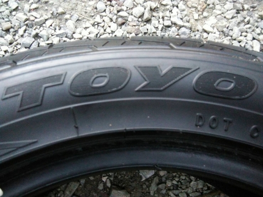 ขายยาง195/55R15 TOYO ปี15 ดอกยางหนาเต็มไม่มีปะ จำนวน 2 เส้น