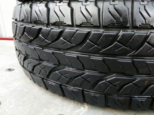 ขายยาง265/70R16 YOKOHAMA A/T ปลายปี13 ดอกยางหนาเต็มไม่แตกลายไม่ร้าวใช้งานน้อย จำนวน 1 ชุด ขายยาง265/70R16 YOKOHAMA A/T ปลายปี13 ดอกยางหนาเต็มไม่แตกลายไม่ร้าวใช้งานน้อย จำนวน 1 ชุด
