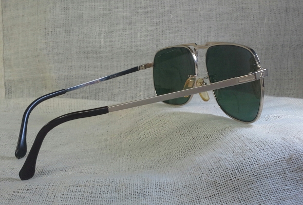 แว่นตาเยอรมันตะวันตกวินเทจ ยุค '80s โมเดลงามสง่า 'สี่เหลี่ยม - นักบิน' Vintage BÖHLER handmade in West Germany แว่นตาเยอรมันตะวันตกวินเทจ ยุค '80s โมเดลงามสง่า 'สี่เหลี่ยม - นักบิน' Vintage BÖHLER handmade in West Germany