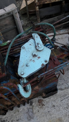 ขายเครน 2 ตัน  /สองปลอก 1 ชัก  ของเก่านอก อุปกรณ์  ครบ/ปั้ม ,ตะขอ  ขายถูก 36,000 บาท