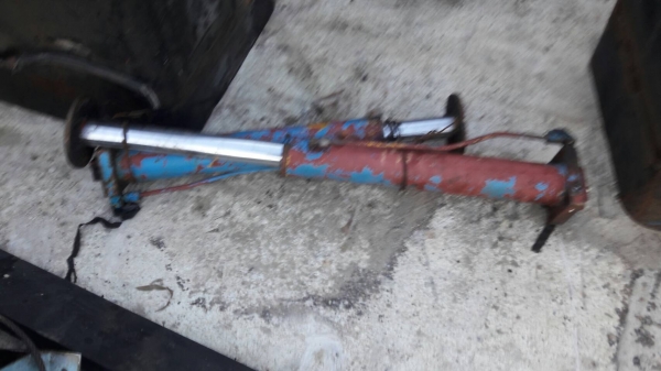 ขายเครน 2 ตัน  /สองปลอก 1 ชัก  ของเก่านอก อุปกรณ์  ครบ/ปั้ม ,ตะขอ  ขายถูก 36,000 บาท