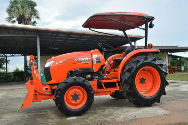 ขาย L3608DT รถปี 56 ใช้งาน 912ชั่วโมง เครื่องแน่น เกียร์แน่น สถาพพร้อมลุยงาน ราคา 298000 (ผานหน้า+ผานหลัง) สนใจสอบถาม 084-5486359,088-8831878 อ.สนม จ.สุรินทร์