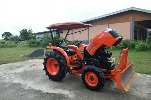 ขาย L3608DT รถปี 56 ใช้งาน 912ชั่วโมง เครื่องแน่น เกียร์แน่น สถาพพร้อมลุยงาน ราคา 298000 (ผานหน้า+ผานหลัง) สนใจสอบถาม 084-5486359,088-8831878 อ.สนม จ.สุรินทร์