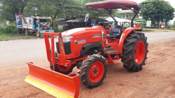 KUBOTA L4708SP +อุปกรณ์ใบมีดหน้า+ผาน 5 *ใหม่