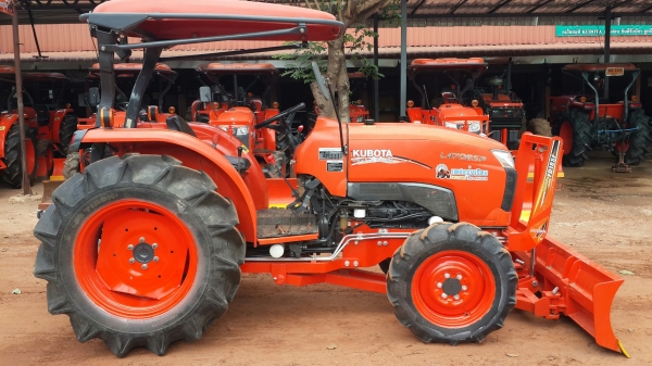 KUBOTA L4708SP +อุปกรณ์ใบมีดหน้า+ผาน 5 *ใหม่ KUBOTA L4708SP +อุปกรณ์ใบมีดหน้า+ผาน 5 *ใหม่