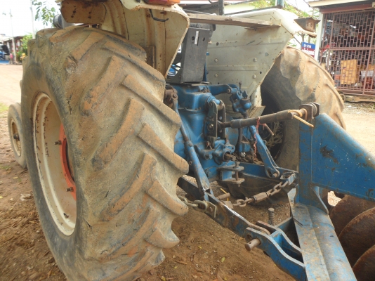 รถไถ  พร้อมใช้งาน6600 แท้ สนใจโทรติดต่อ  089 9383433มีทะเบียนพร้อมโอน